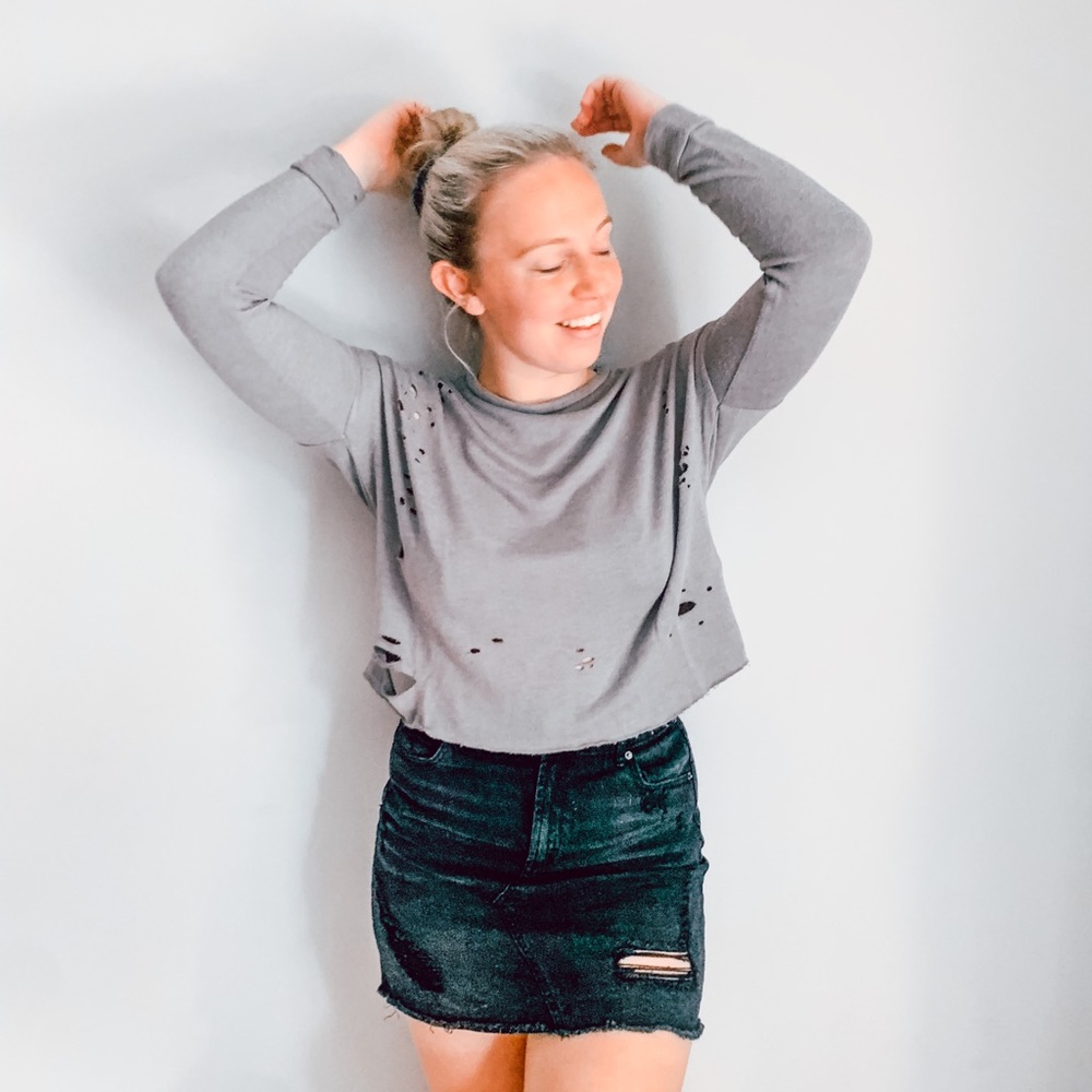 Long sleeve gray crop top